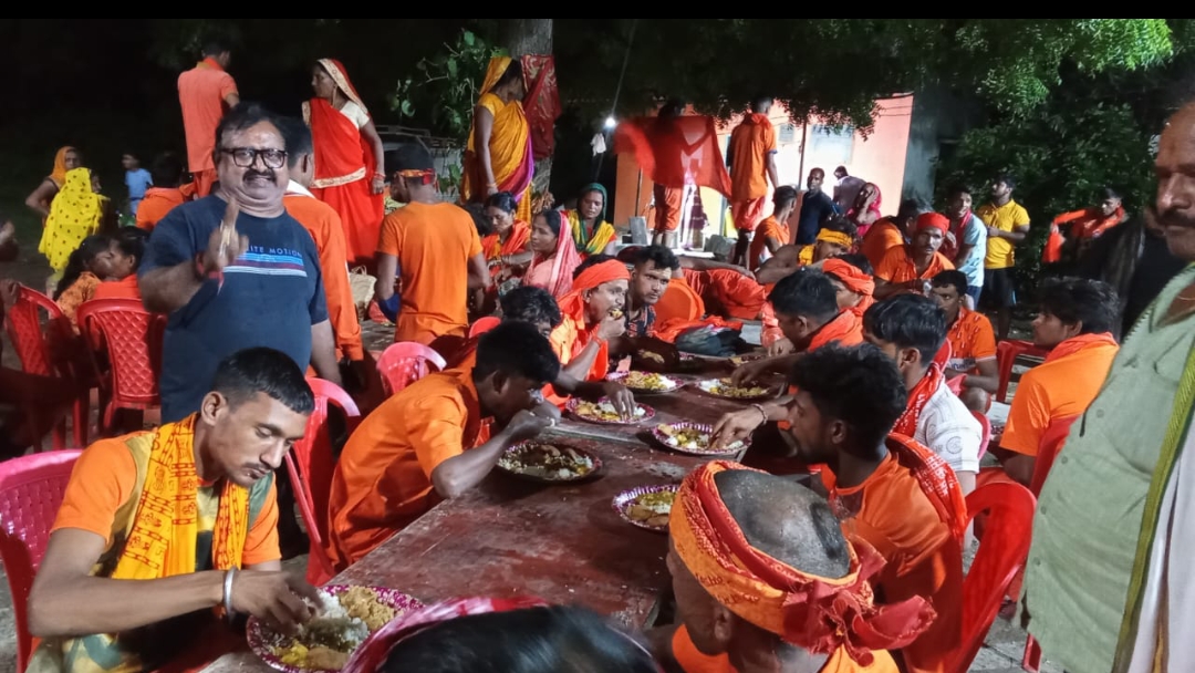 कांवरियों की शिविर में फलाहारी व भोजन के साथ चाय और दवा का भी हुआ वितरण