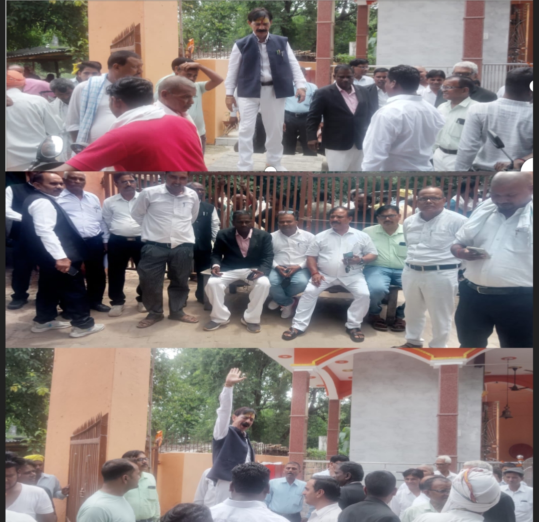 नाराज अधिवक्ताओ ने तहसील गेट पर जड़ा ताला