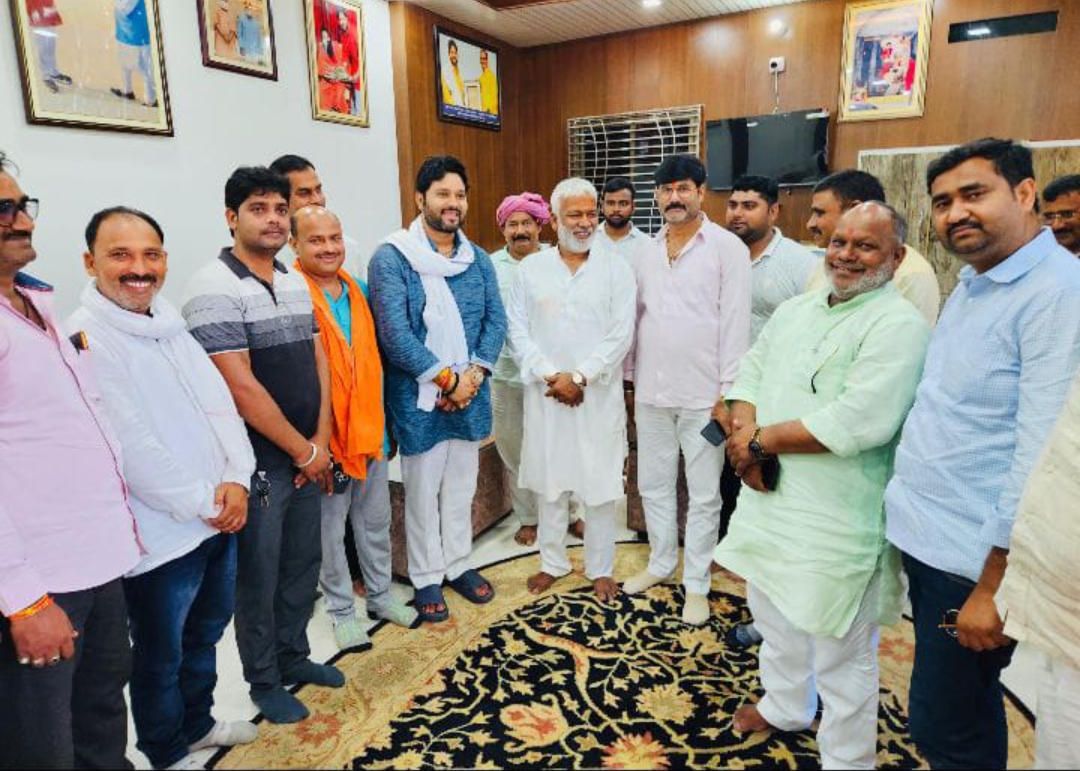 जब मंत्री जी से ग्रामीणों ने नहर में पानी छोड़े जाने की मांग की