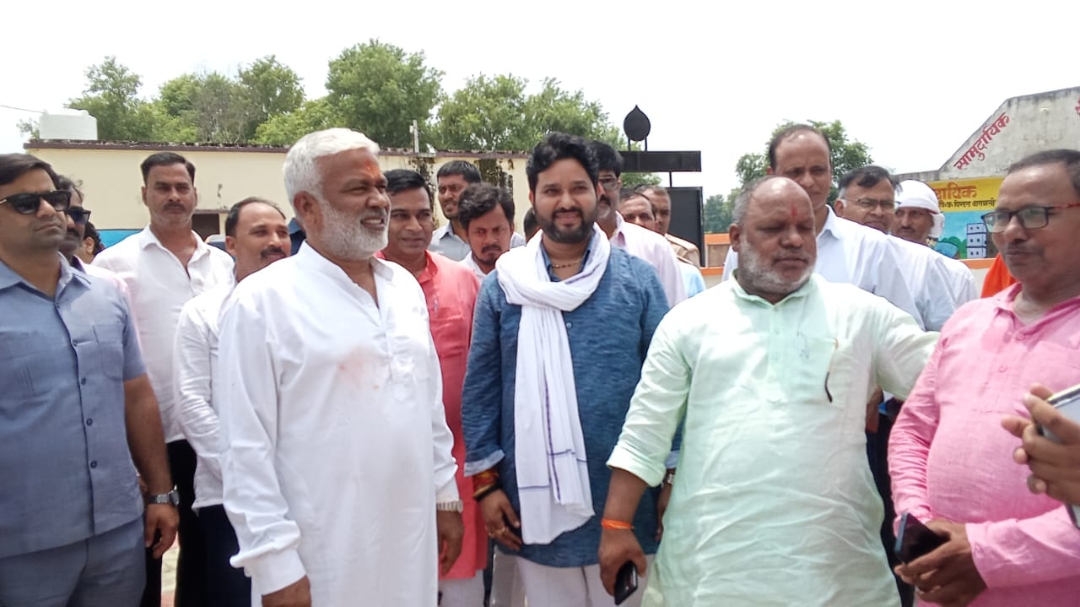 जलशक्ति मंत्री ने पिंडरा ब्लॉक के गांवों का औचक निरीक्षण कर देखी जलापूर्ति की व्यवस्था