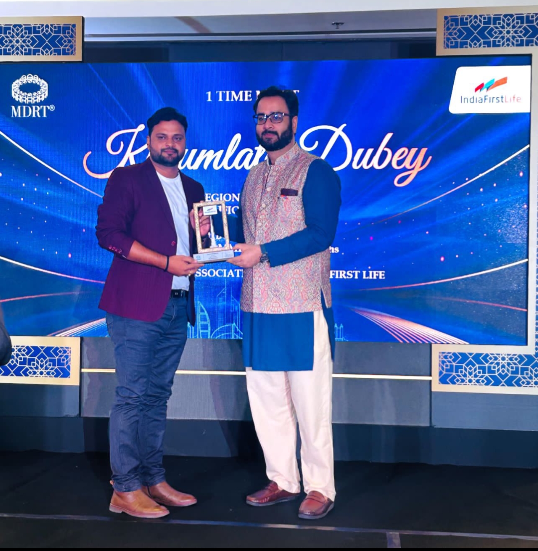 एमडीआरटी क्वालीफ़ाई करने पर हेमंत दूबे दुबई में किया गया सम्मानित