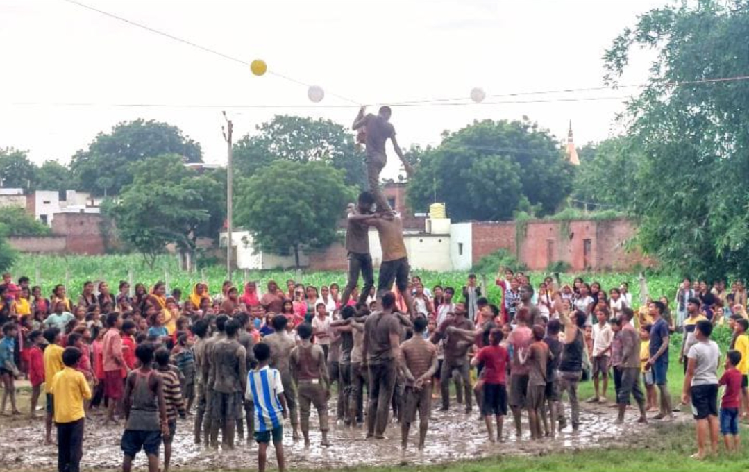 दही हांडी प्रतियोगिता में युवाओं का दिखा उत्साह