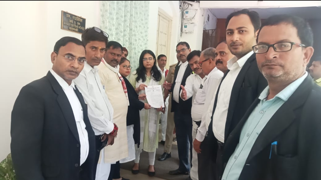 वाराणसी कांग्रेस के विधि प्रकोष्ठ ने अधिवक्ता समाज के न्याय और हक के लिए मुख्यमंत्री योगी आदित्यनाथ को दिया ज्ञापन
