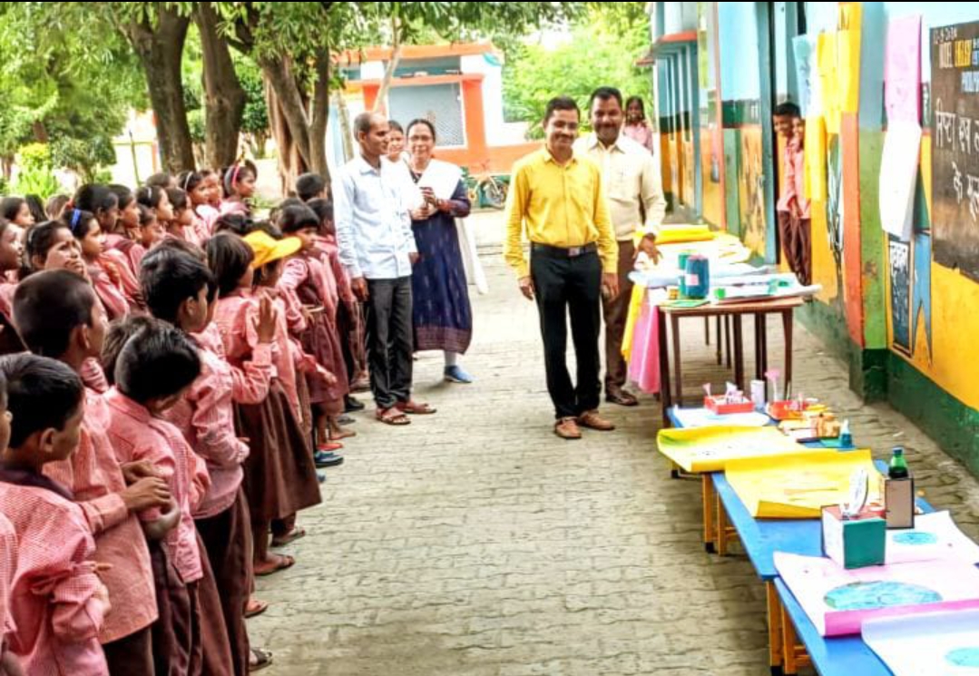 स्वच्छता पखवाड़े के तहत पुरस्कृत हुए छात्र