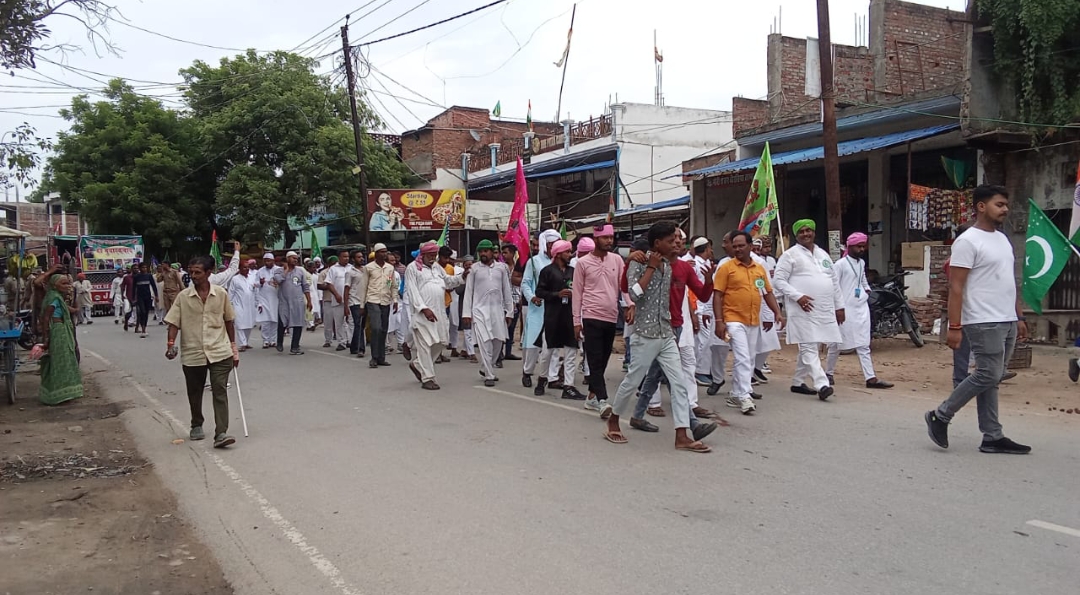 ईद मिलादुन्नबी पर मुस्लिम बंधुओ ने निकाला जुलूस