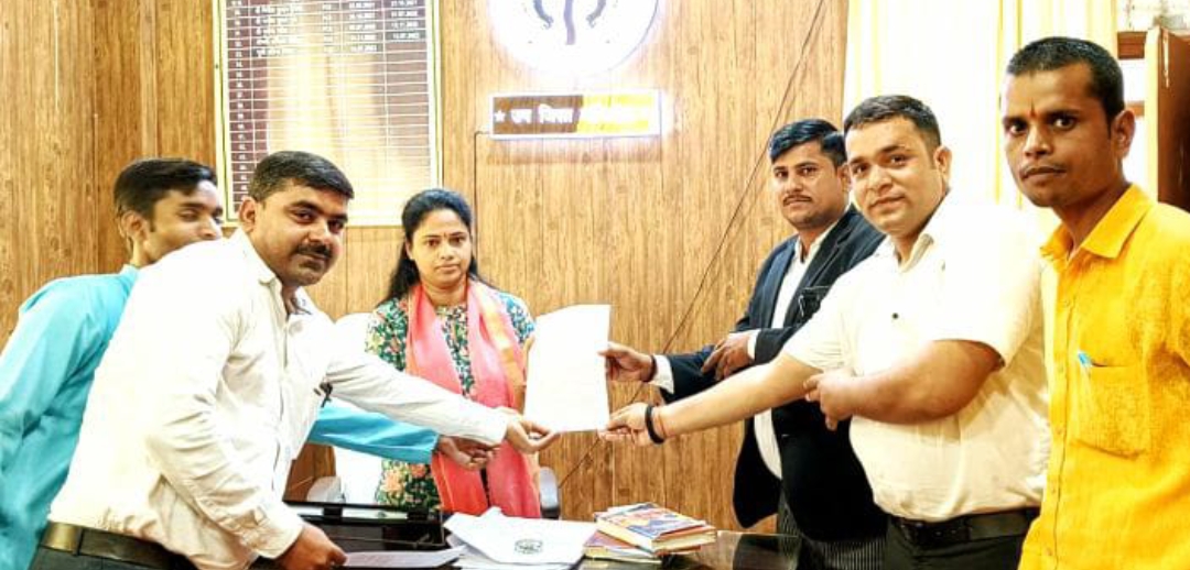 बांग्लादेश में हिंदुओं पर अत्याचार होने तक मैच न होने के बाबत सौंपा ज्ञापन