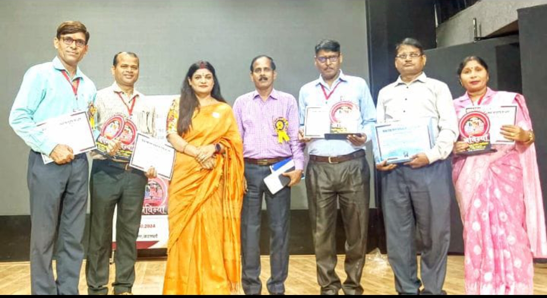 पिंडरा ब्लाक के नवाचारी शिक्षक हुए सम्मानित