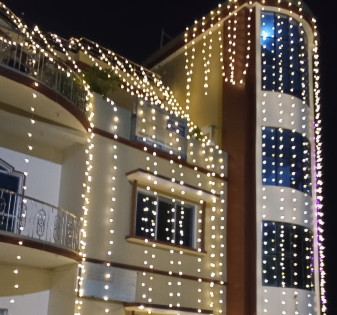 दीपदान के साथ ग्रामीण क्षेत्रों में मनी छोटी दीपावली