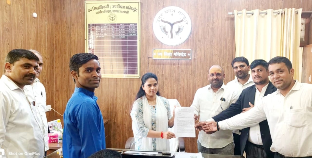 मुकदमा दर्ज करने व गिरफ्तारी की मांग को लेकर सौंपा पत्रक