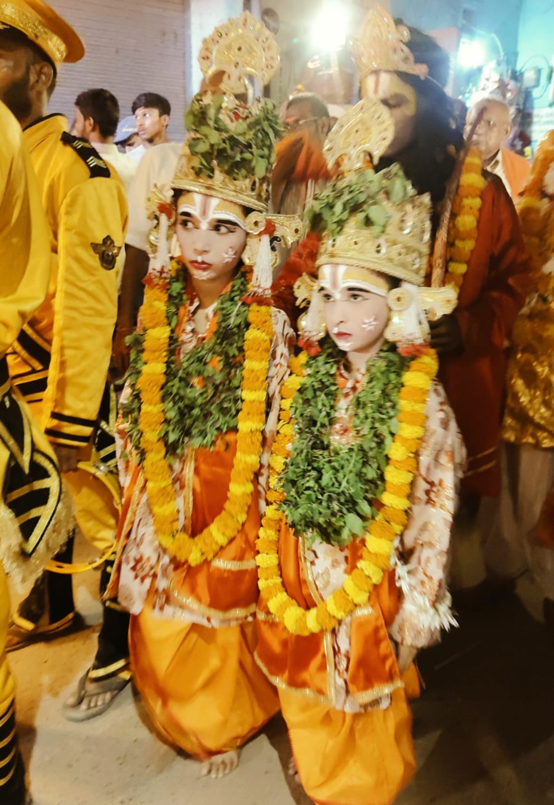 भरत ने अयोध्यावासियों संग किया वन प्रस्थान