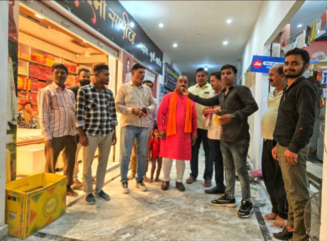 हरियाणा मे हैट्रिक पर भाजपाइयों में उत्साहहुआ मिष्ठान का वितरण