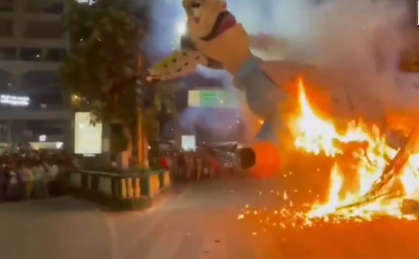 अधर्म के प्रतीक रावण के पुतले के दहन के साथ मना दशहरा