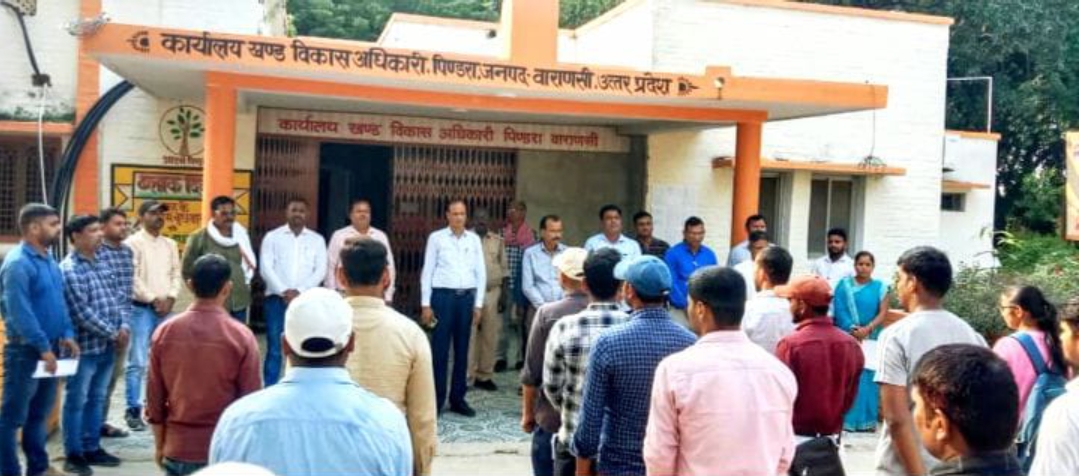 ब्लॉक मुख्यालय पर ग्राम प्रधान के निधन हुई शोक सभा