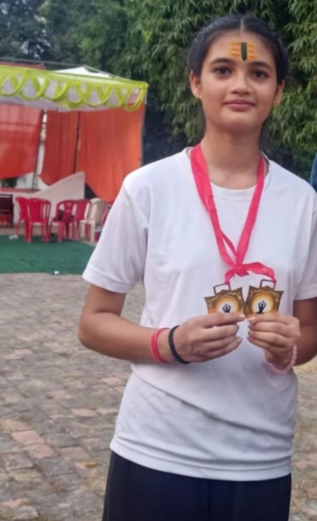 प्रदेश स्तरीय योगासन में पिंडरा की अनन्या सिंह को मिला प्रथम स्थान