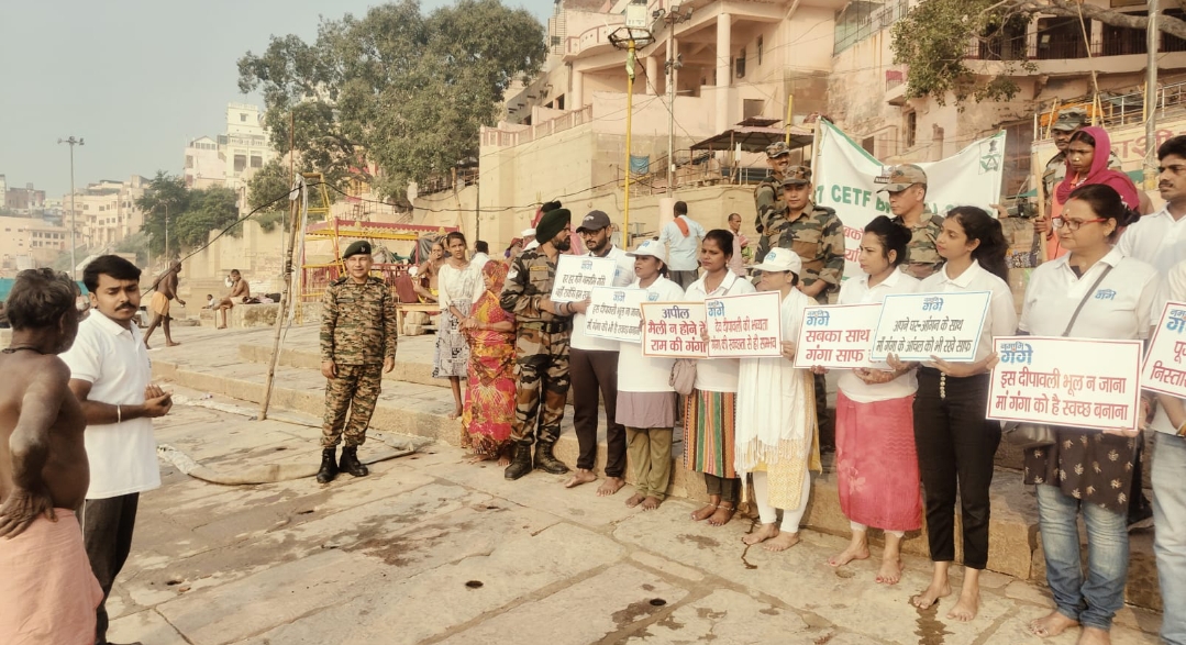 गंगा तट पर गूंजा-  इस दीपावली भूल न जाना मां गंगा को भी है स्वच्छ बनाना