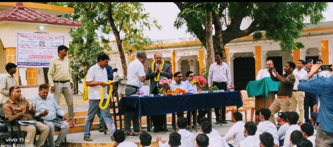 विधिक सेवा दिवस पर हुई संगोष्ठी