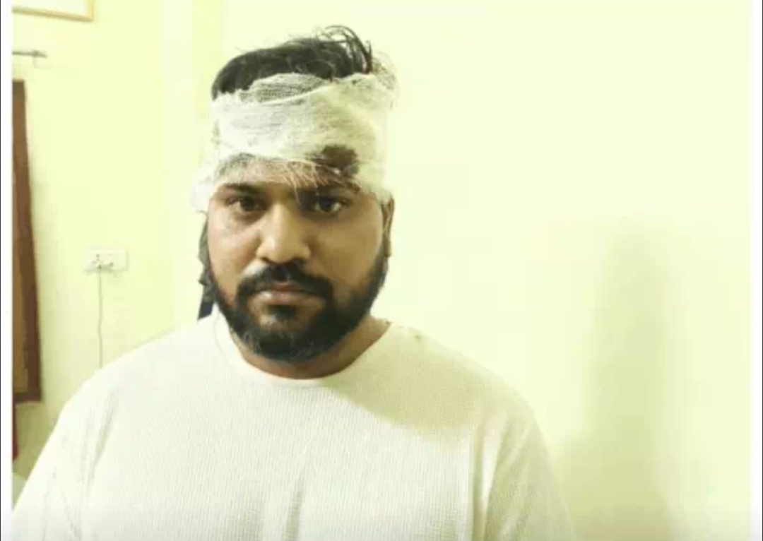 वाराणसी में 4 युवकों को दौड़ा-दौड़ाकर पीटा: