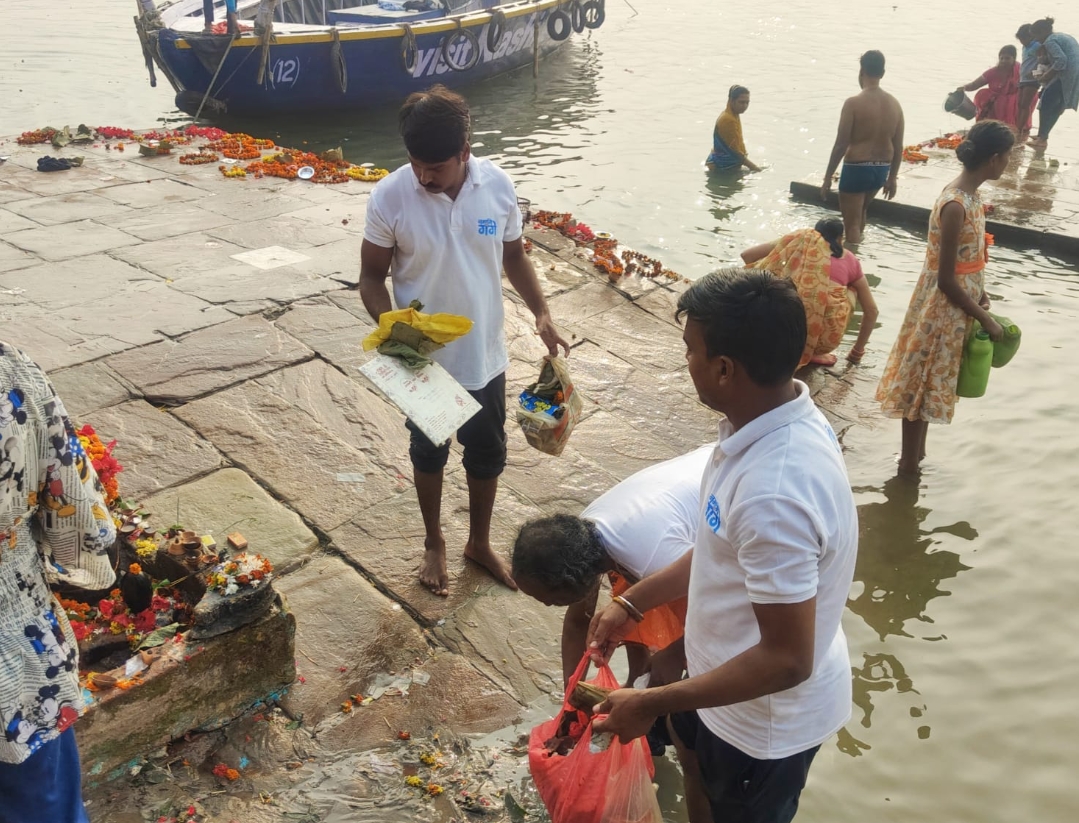 देवउठनी एकादशी पर नमामि गंगे ने की गंगा सफाई