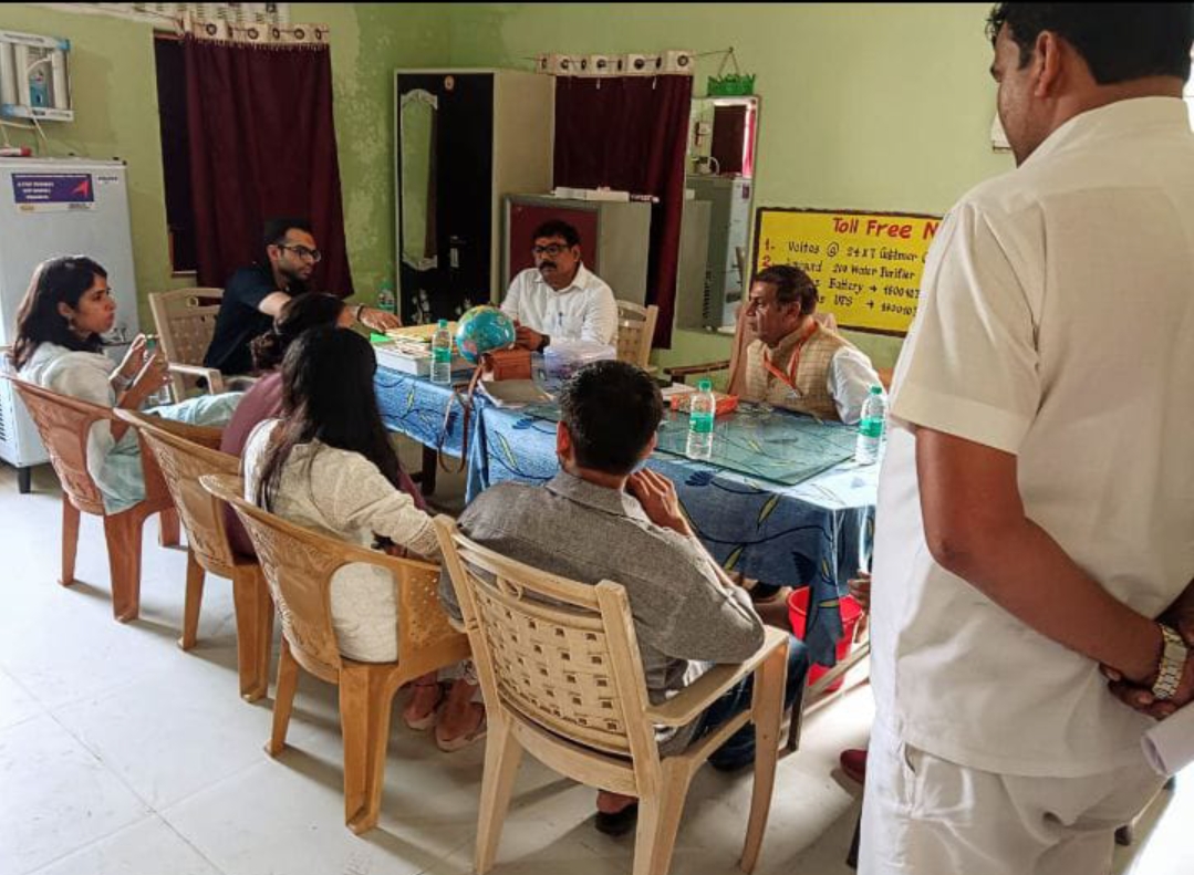 प्रशिक्षु आईएएस ने देखा तहसील व पीएचसी