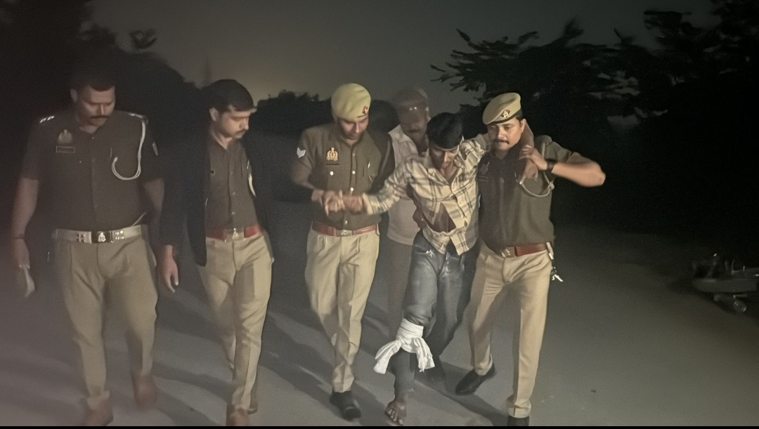 लोहता थाना क्षेत्र के कोरौता क्षेत्र में शनिवार देर रात चेकिंग के दौरान पुलिस की बाइक सवार बदमाशों से मुठभेड़