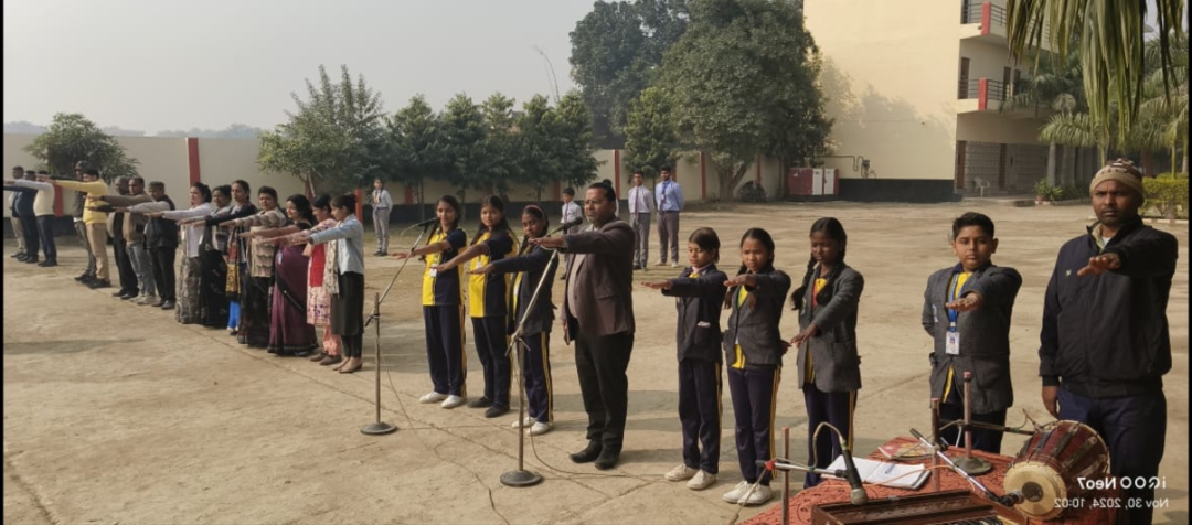 त्रिपदा पब्लिक स्कूल के बच्चों संग अध्यापक एवं अध्यापिकाओं ने भी लिए सड़क सुरक्षा एवं यातायात नियमों के अनुपालन की प्रतिज्ञा