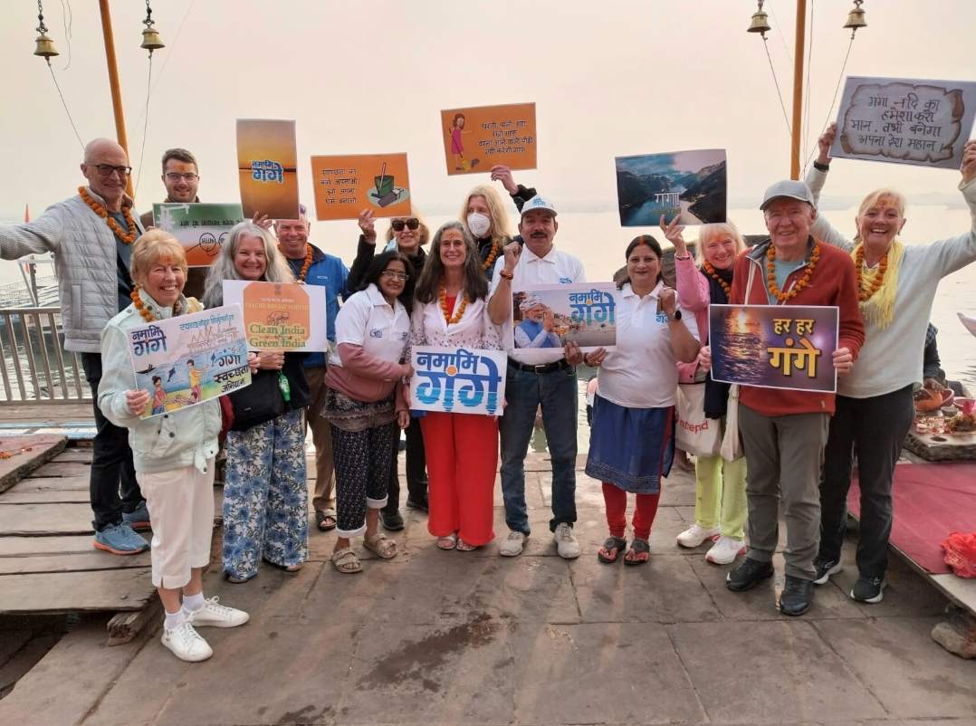 "विदेशी पर्यटकों ने स्वच्छता के लिए किया जागरूक"