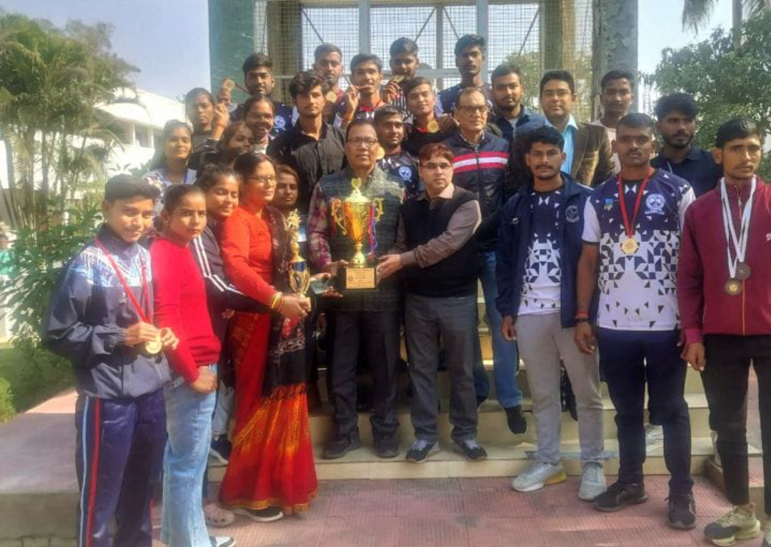 रस्सा कस्सी में बालक वर्ग में बलदेव पीजी कॉलेज को मिला प्रथम व द्वितीय स्थान