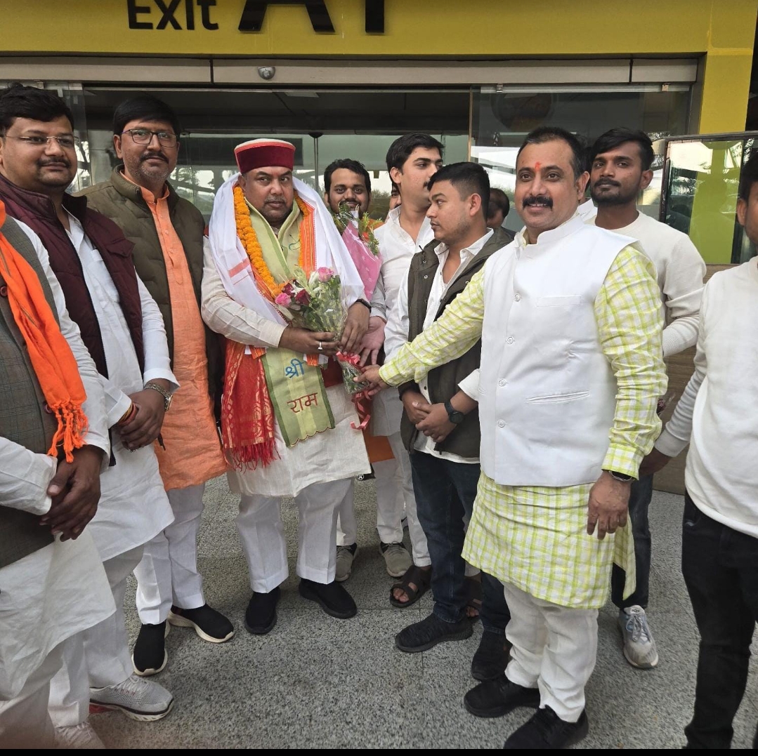 वाराणसी बाबतपुरभारतीय जनता पार्टी किसान मोर्चा के प्रदेश अध्यक्ष कामेश्वर सिंह पहुंचे लाल बहादुर शास्त्री एयरपोर्ट