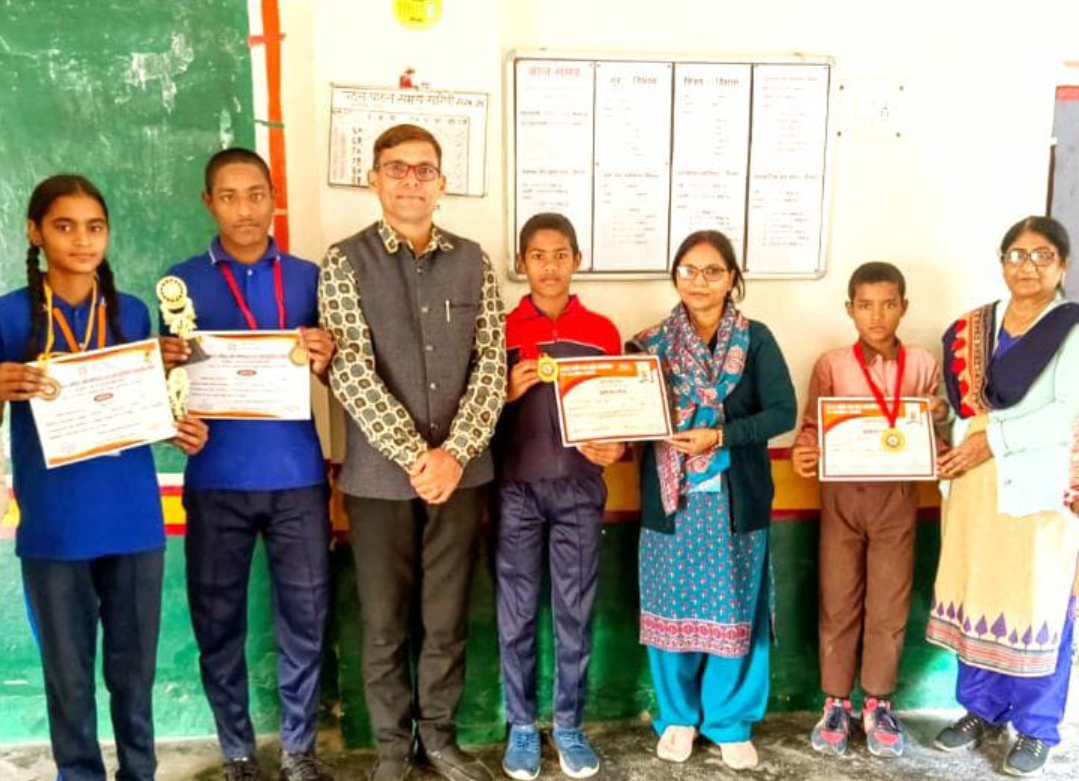 मंडल विजेता बच्चों का विद्यालय पहुंचने पर हुआ सम्मान