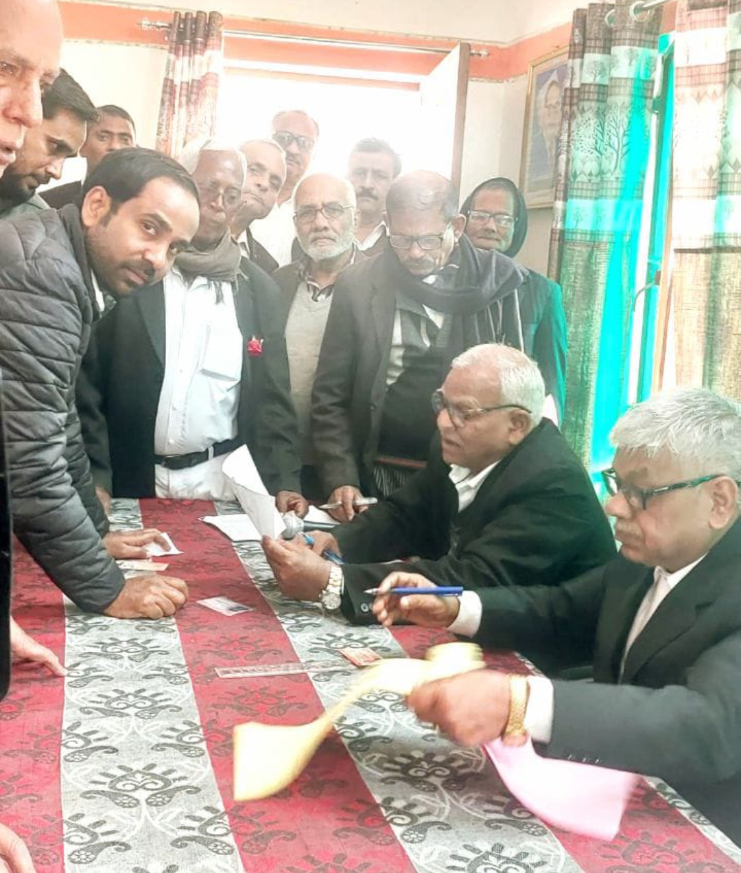 पिंडरा तहसील बार के चुनाव में पड़े 83 फीसदी मततीन पदों के लिए वकीलों ने किया मतदान