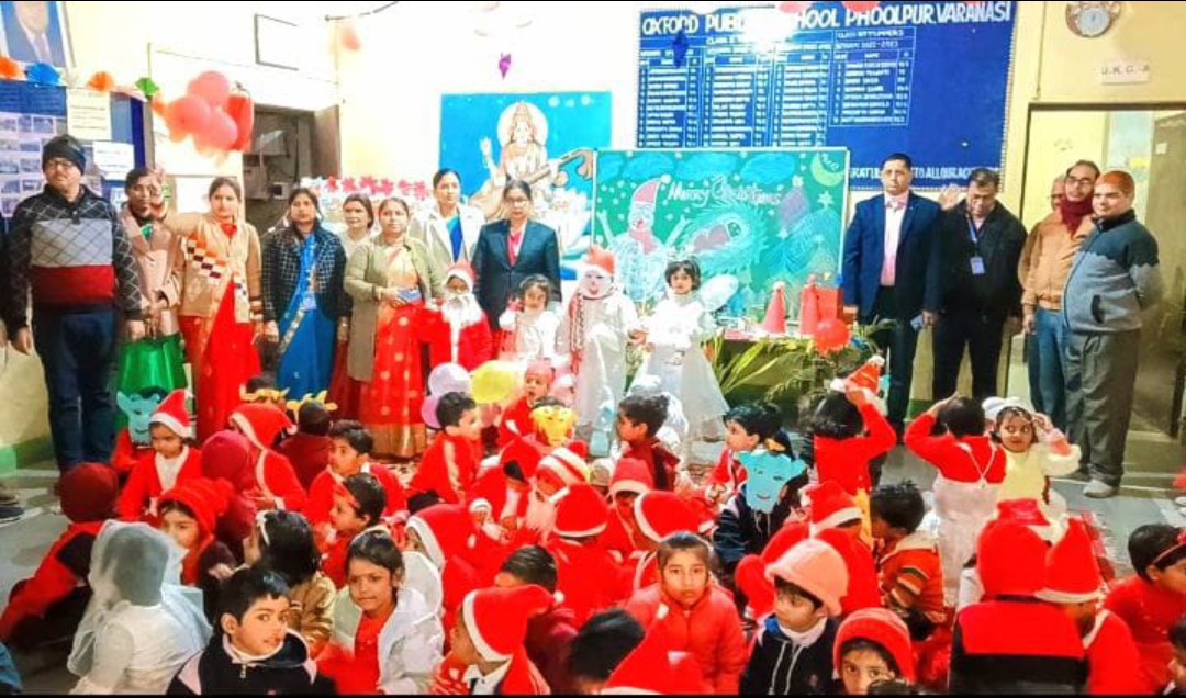 क्रिसमस डे की पूर्व संध्या में विद्यालयों में बनाया गया क्रिसमस ट्री, बने सेंटा क्लॉज