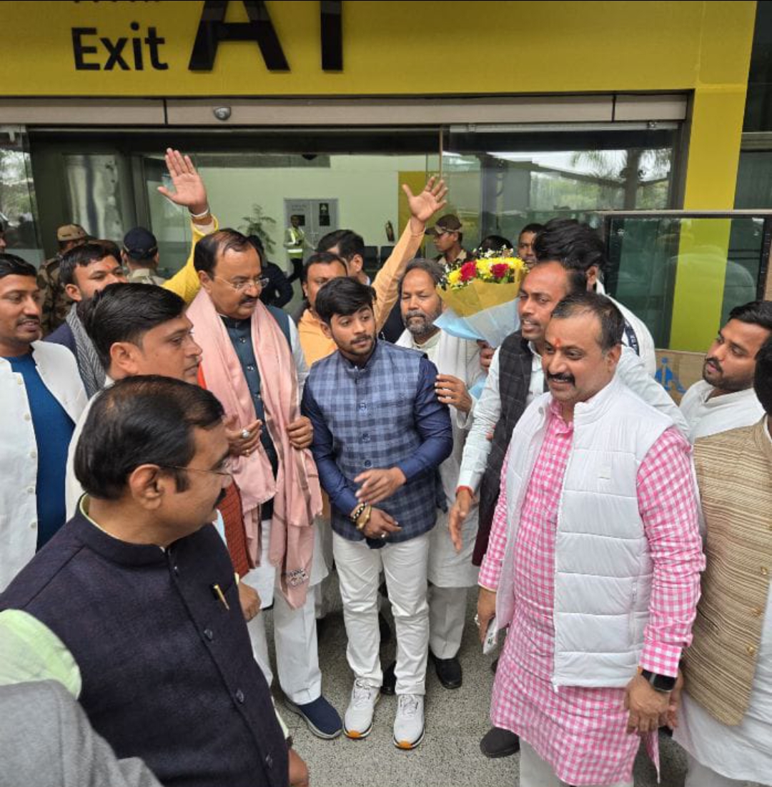 एयरपोर्ट पर उपमुख्यमंत्री का हुआ जोरदार स्वागत