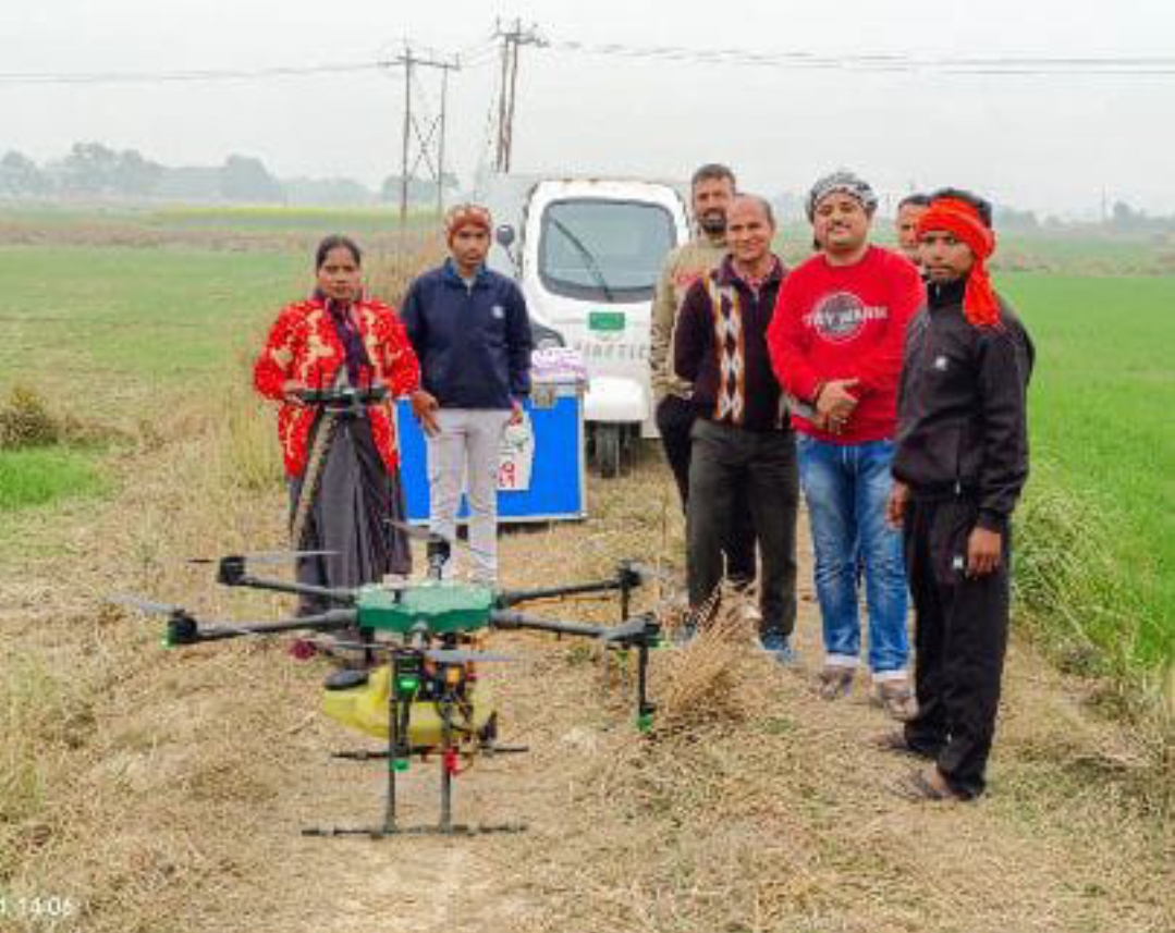 ड्रोन से डीएपी और नैनो यूरिया का छिड़काव