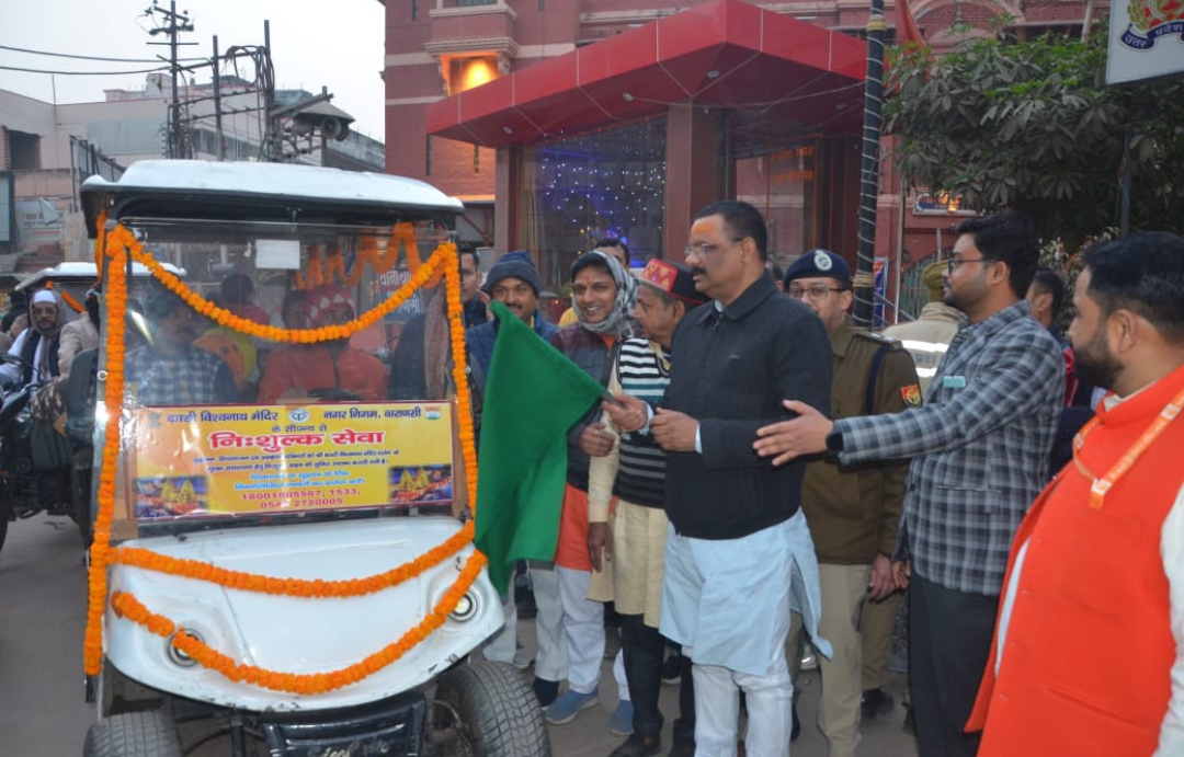 महापौर ने पुलिस प्रशासन को सौंपा निःशुल्क 6 गोल्फ कार्ट