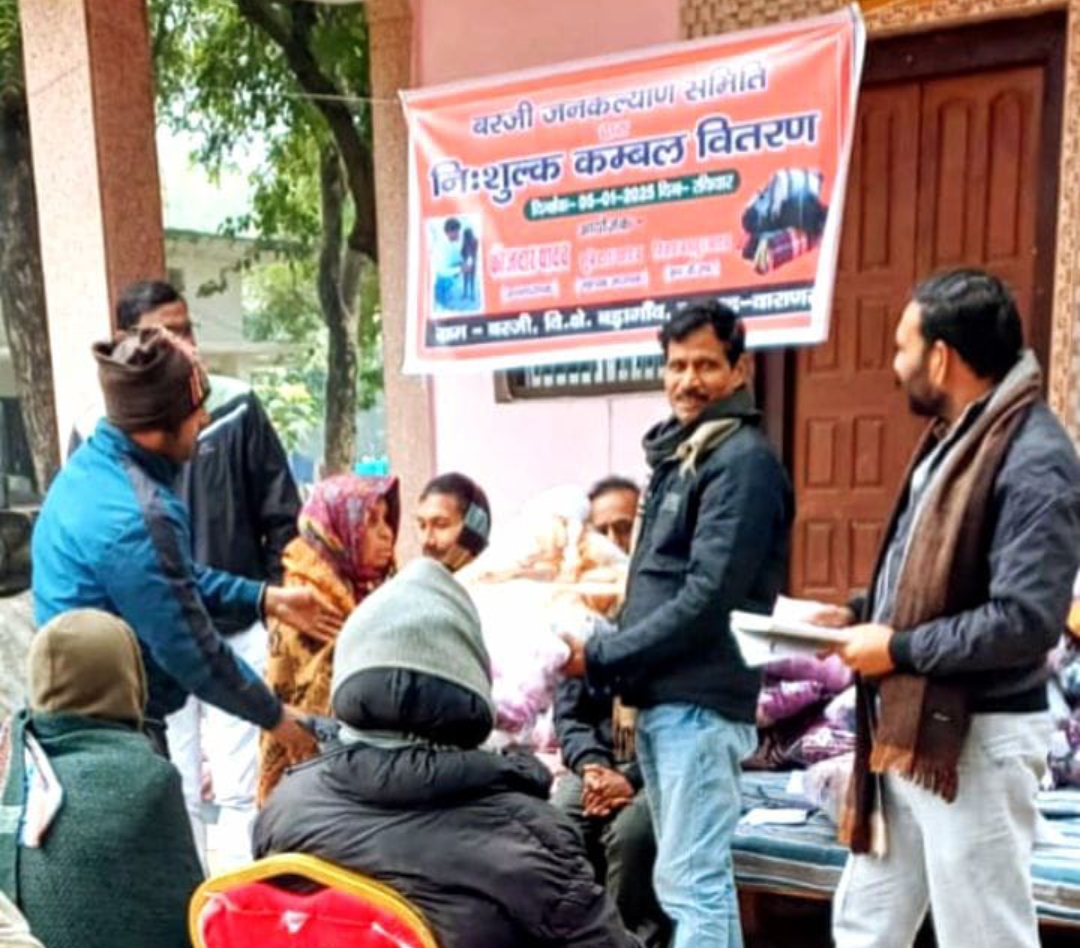 पेंशनर एसोसिएशन के द्वारा गजोखर व बरजी में कम्बल वितरण