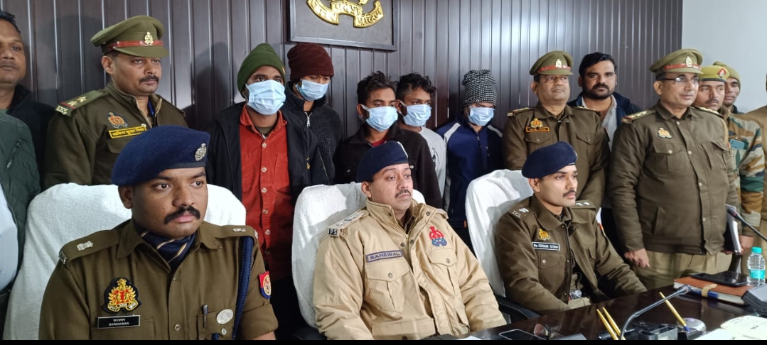 विगत दिनों भेलूपुर थाना क्षेत्र में हुए स्वर्ण व्यापारी से गोली मारकर लूट करने वाले सरगना समेत 05. को गिरफ्तार किया गया