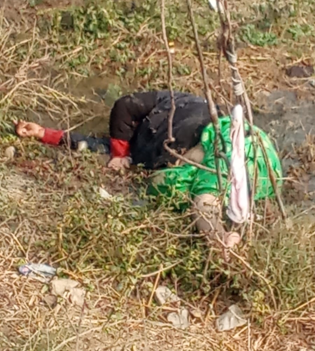 अज्ञात महिला की मिली लाश शिनाख्त कराने के साथ-साथ पुलिस कर रही है जांच