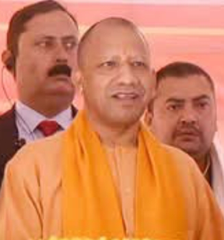 योगी ने महाकुंभ से वाराणसी आए श्रद्धालुओं का जाना हाल: