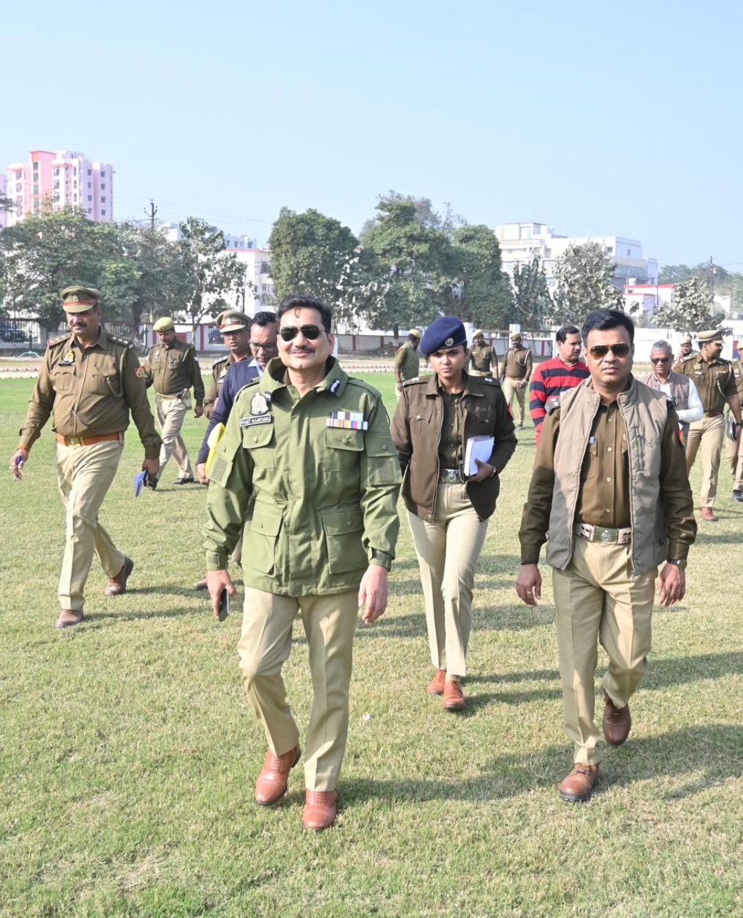 पुलिस आयुक्त कमिश्नरेट वाराणसी श्री मोहित अग्रवाल द्वारा रिजर्व पुलिस लाइन का भ्रमण कर, गणतंत्र दिवस की तैयारियों का किया गया निरीक्षण दिये गये आवश्यक दिशा-निर्देश