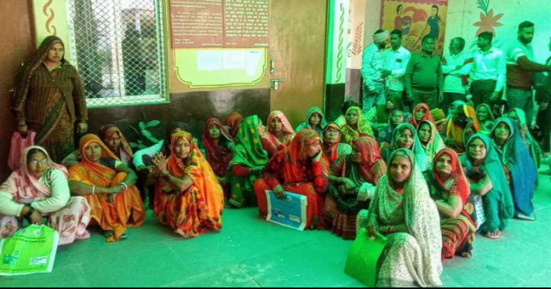 महिलाओं ने एसडीएम को दिया शिकायती पत्र, मौके पर किया निस्तारण
