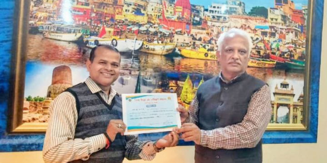 अष्टम जनपदस्तरीय कहानी सुनाने की प्रतियोगिता चंद्रेश ने मारी बाजी