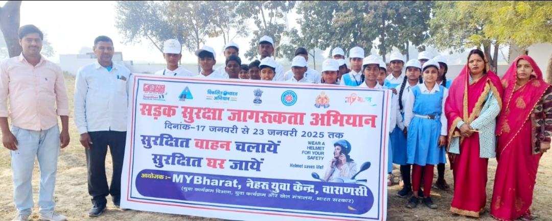 निबंध प्रतियोगिता में स्थान प्राप्त छात्र हुए पुरस्कृत