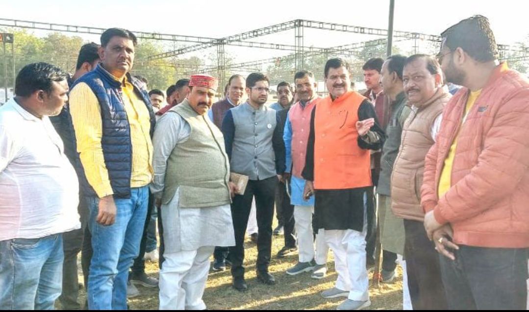 पिंडरा महोत्सव की तैयारियों को सीडीओ व विधायक ने देखा, दिए निर्देश