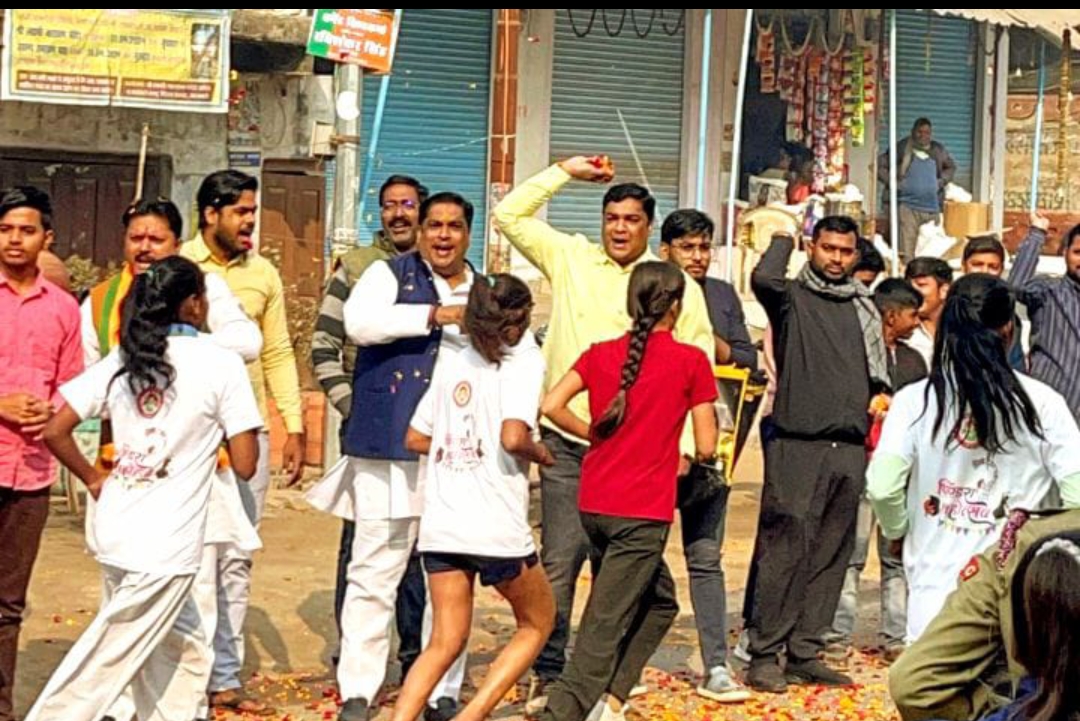 पिंडरा महोत्सव में सम्मानित हुए मेधावी व मैराथन दौड़ के विजेता