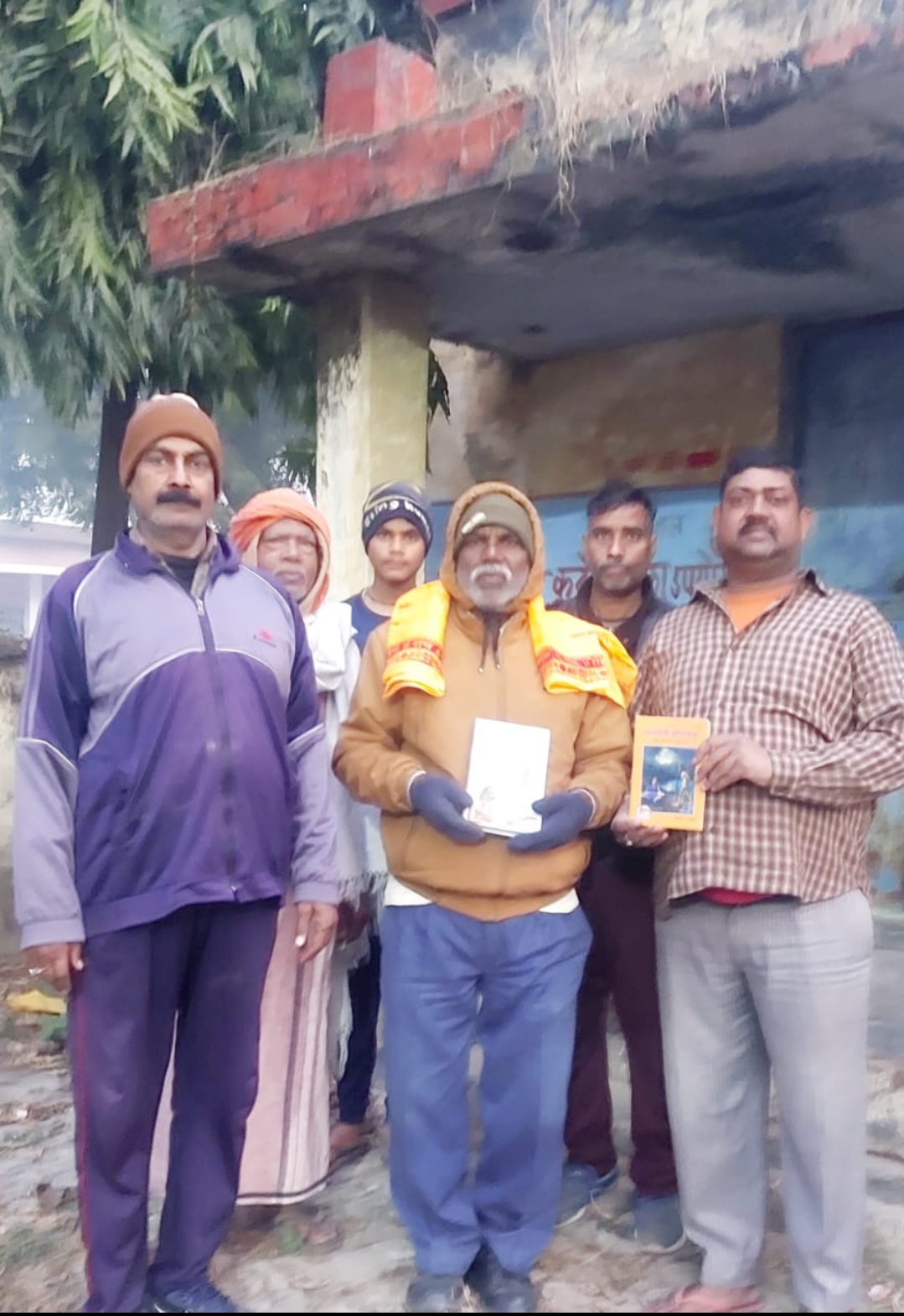 नलकूप चालक को ग्रामीणों ने दी भावभीनी विदाई