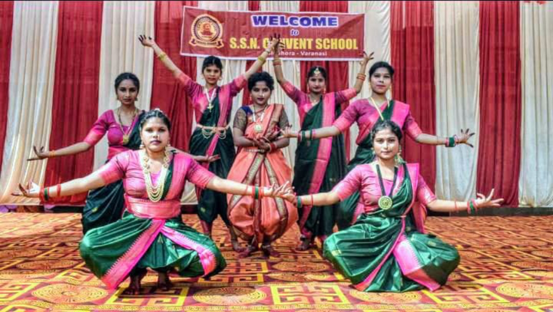 बंसत पंचमी पर शिक्षण संस्थानों में पूजी माँ सरस्वती