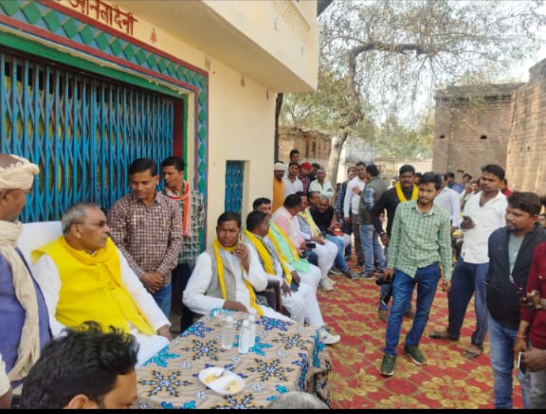 ओमप्रकाश राजभर पहुँचे मृतक के घर, परिजनों को दी सांत्वना