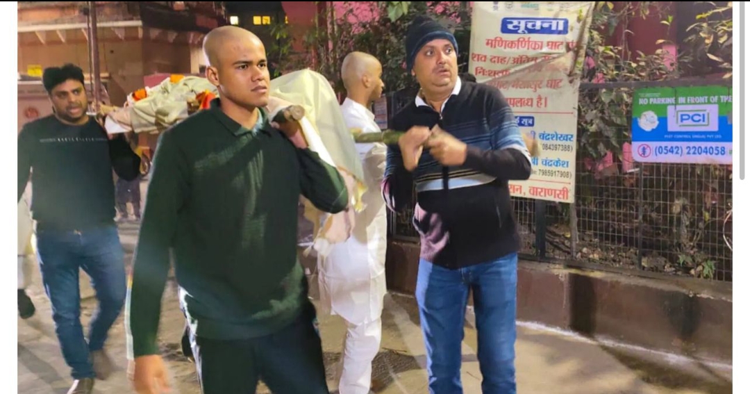 वाराणसी में बाबा के दर्शन से पहले तीन श्रद्धालुओं सहित चार की मौत