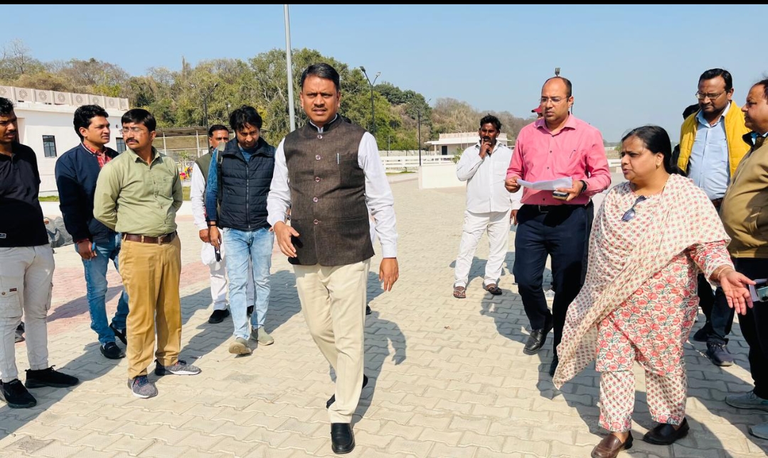 जिलाधिकारी ने किया नमो घाट का निरीक्षण