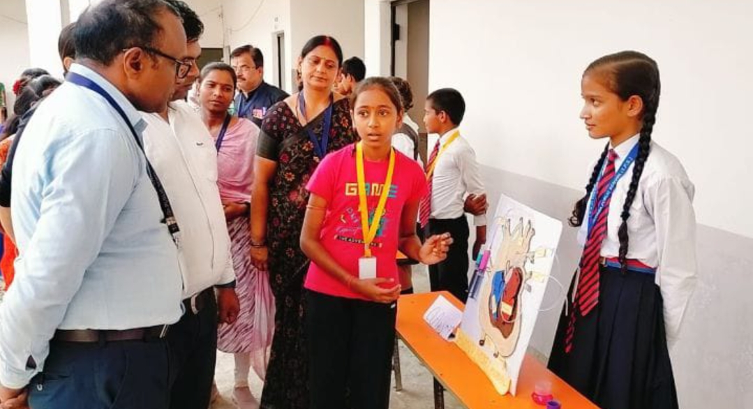 विज्ञान प्रदर्शनी में बच्चों ने दिखाई अपनी प्रतिभा